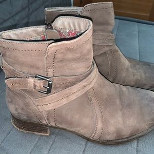 COBB HILL BROWN BOOTS